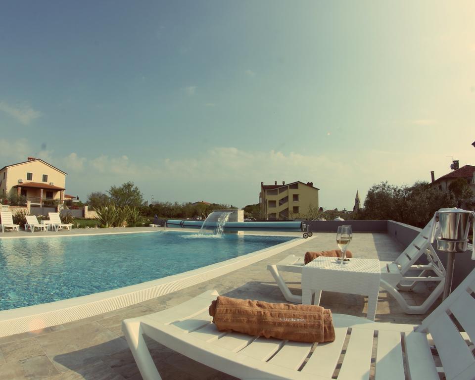 Villa Badi Lovrečica Exteriör bild